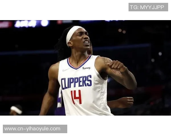 曼恩半场表现惊艳五投全中三分两中助球队取得领先 曼恩半场表现惊艳五投全中三分两中助球队取得领先