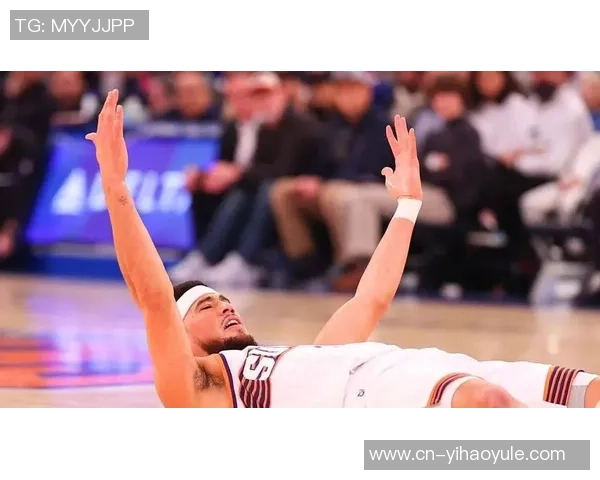 布克表现出色半场10投6中贡献16分2篮板3助攻1盖帽展现全面能力